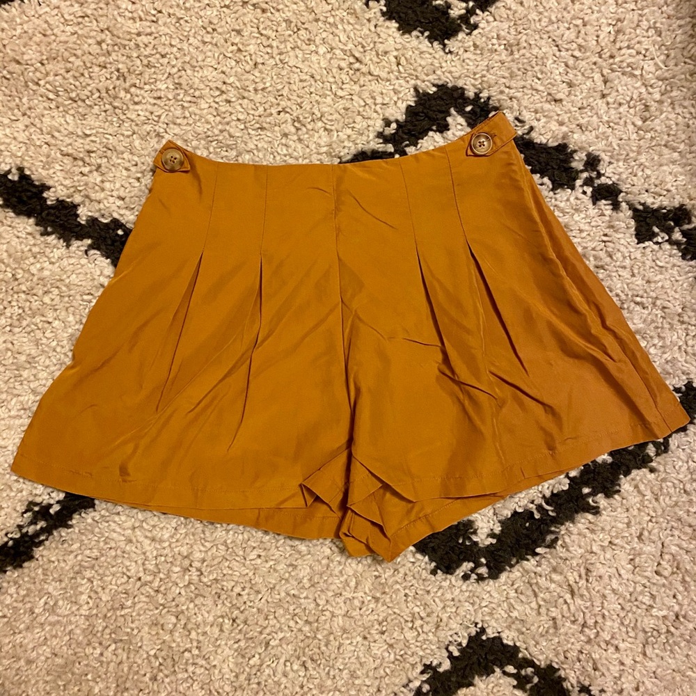 High-waisted Flowy UO Shorts